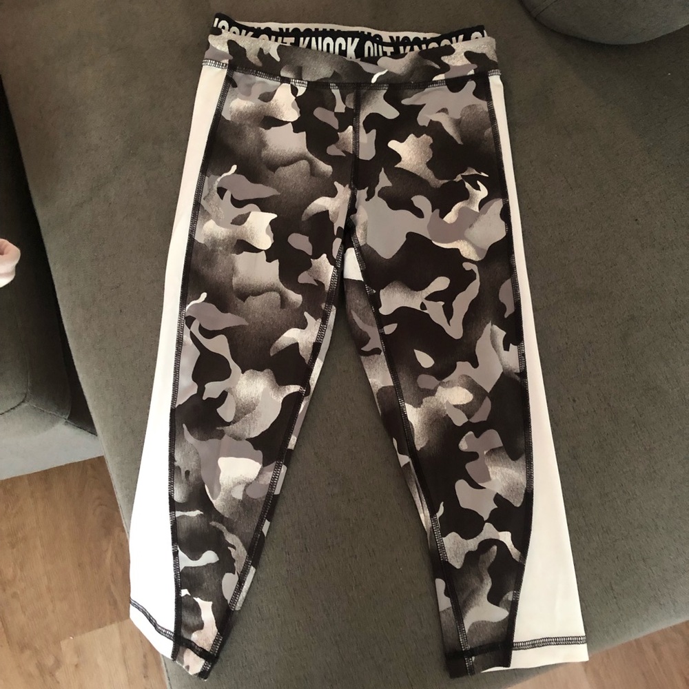 Camo cropped leggings